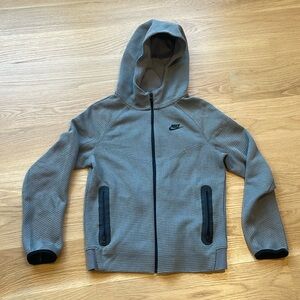 Nike youth waffle hoodie in gray size L like new